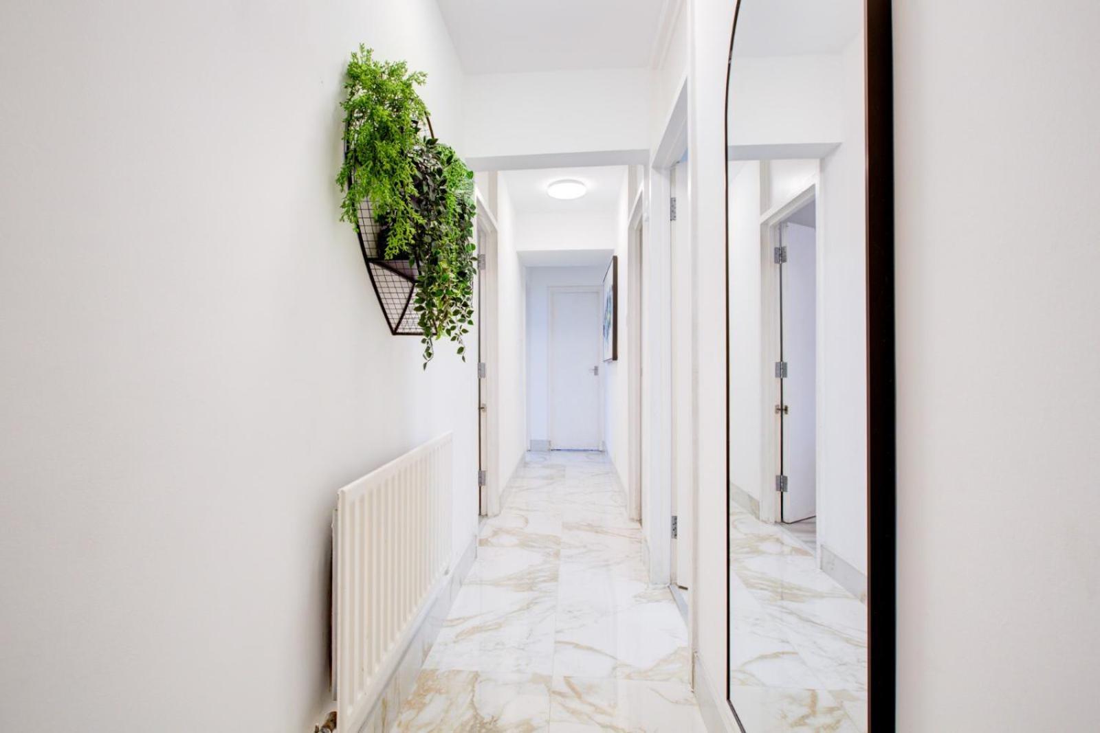 Appartamento Central 4-Bedroom Gem Stylish & Walk-Able To Everything *