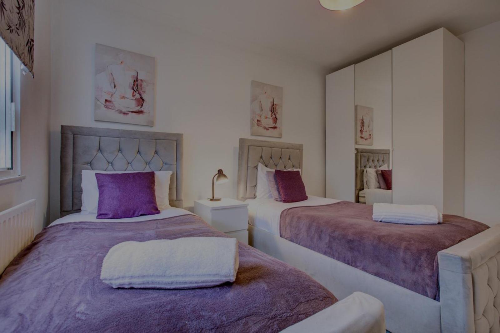 Central 4-Bedroom Gem Stylish & Walk-Able To Everything * Londra