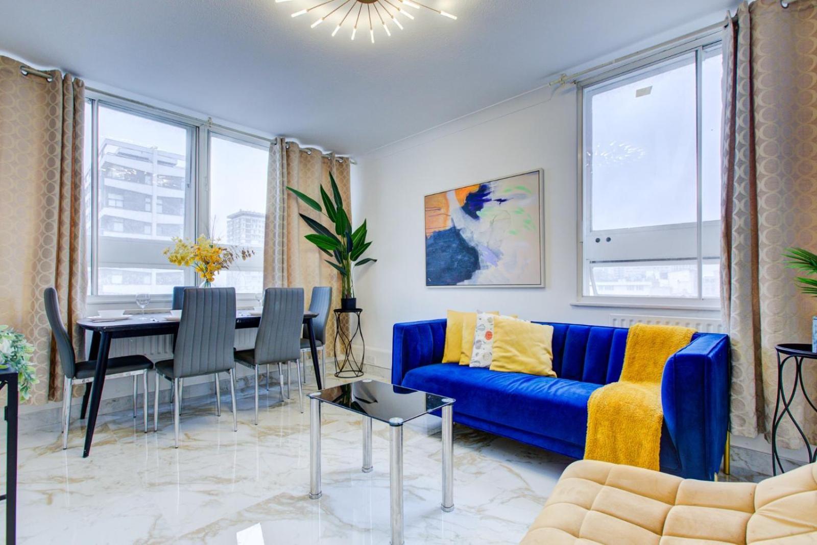 Central 4-Bedroom Gem Stylish & Walk-Able To Everything Appartamento *